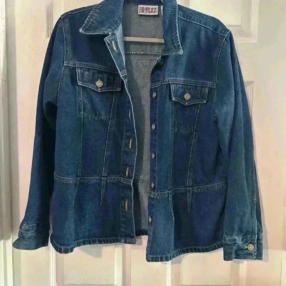 Bill Blass blue jean jacket. Petite Large. Gently used.
